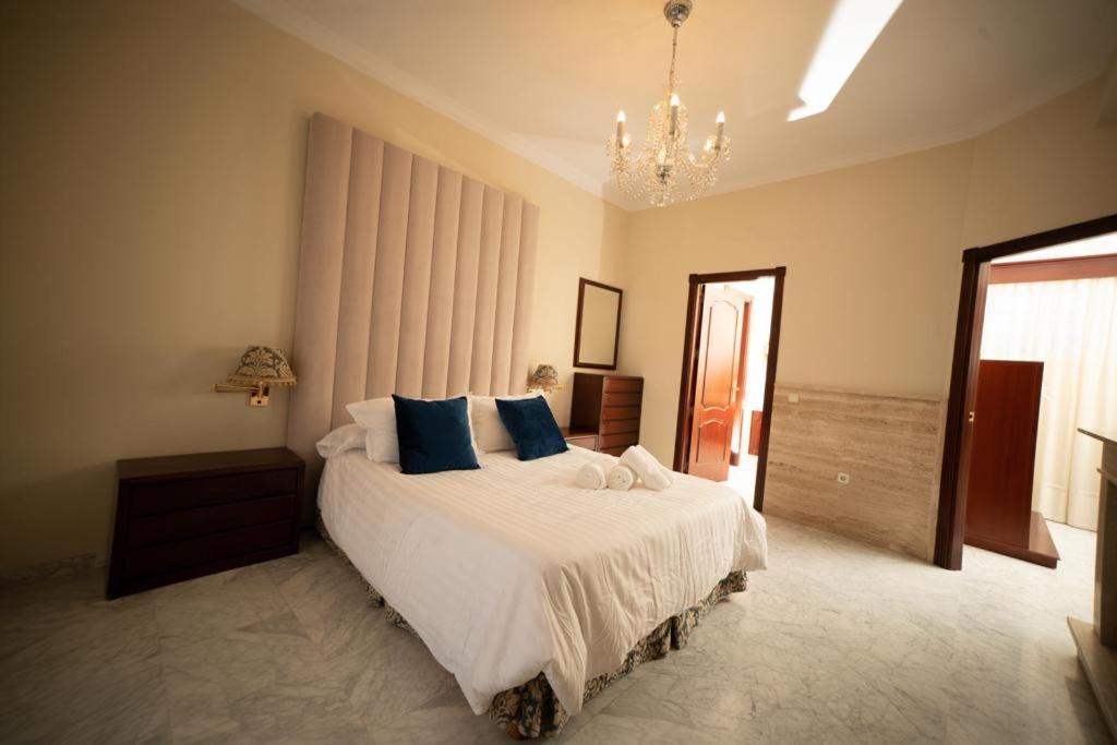 Villa Candelaria Sevilla Aljarafe بورموخوس الغرفة الصورة